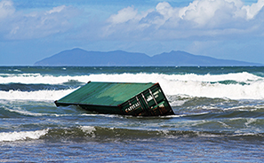 Rena : Container Ship Runs Aground : Tauranga : New Zealand  : Photos : Richard Moore : Photographer